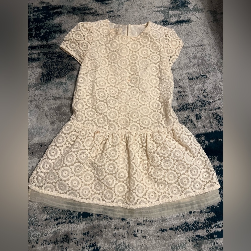 Short laces dress, xs, milk white, very cute and elegant